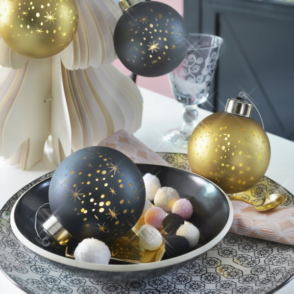 Boule lumineuse noire, Magasin U