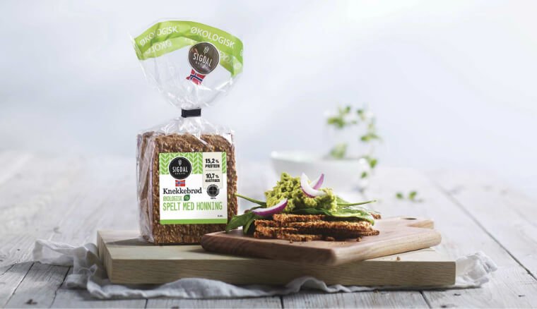 Pain biologique avec de l’épeautre et des graines au goût subtil de miel