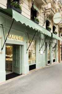 Lire la suite à propos de l’article Ladurée se refait une beauté